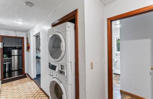 Airport Heights Community Council Bed & Breakfast | A Touch Of Pink On 16th Ave