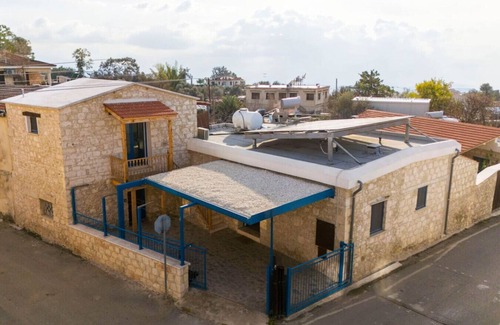 Peristerona Condo | A Tranquil One-Bedroom Loft with Sweeping Views in the Heart of Nature