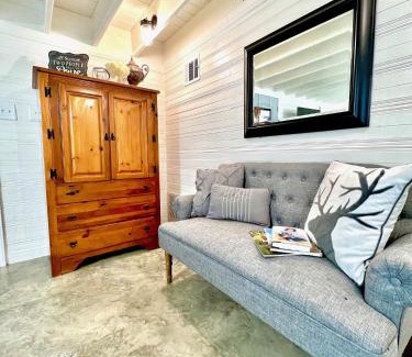 Woden House | A Tranquil Retreat Loaded With Ambiance! Sleeps 10