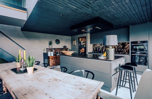 Amberley House | A unique and impressive contemporary home with private hot tub