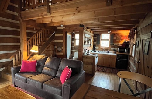 Piper Gap Cabin | A Unique Bed and Breakfast.Log Cabins, with Hot Tubs and Breakfast Delivered Each Morning :)