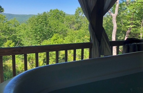 Piper Gap Cabin | A Unique Bed and Breakfast.Log Cabins, with Hot Tubs and Breakfast Delivered Each Morning :)