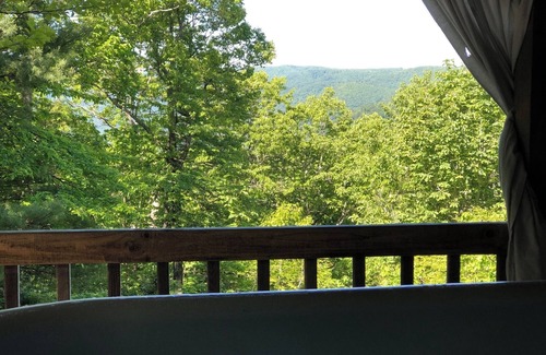 Piper Gap Cabin | A Unique Bed and Breakfast.Log Cabins, with Hot Tubs and Breakfast Delivered Each Morning :)