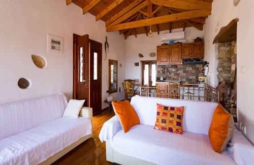 Ormos Koumeikon House | A unique breathtaking seaview house