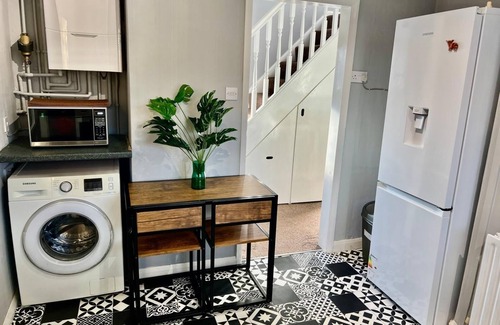 Radbourne House | A vibrant 3-bedroom house with ample parking in Derby