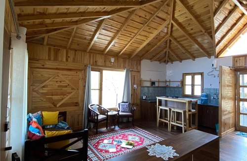 Gagar Apartment | A wooden cottage in an fruits orchard facing Himalayas n