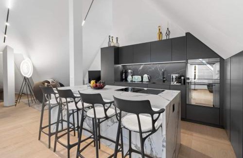 Old Town Apartment | Aaaluxurycomfortrooftopfreeparkingacfullyequipped