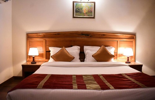Bhimtal Hotel | Aaroham The Watergate Hotel
