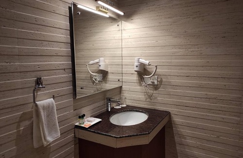 Bhimtal Hotel | Aaroham The Watergate Hotel