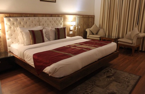 Bhimtal Hotel | Aaroham The Watergate Hotel