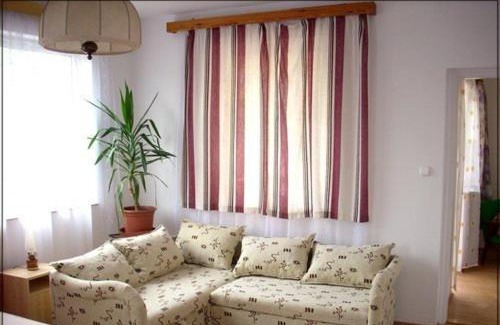 Abadszalok House | Abádi Karmazsin ház