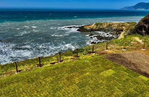 Shelter Cove Apartment | Abalone by OceanviewHotTubs Oceanfront Shelter Cove Tesla