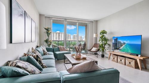 Sunny Isles Beach Apartment | Absolute Beach Bliss, Chic & Expansive Retreat