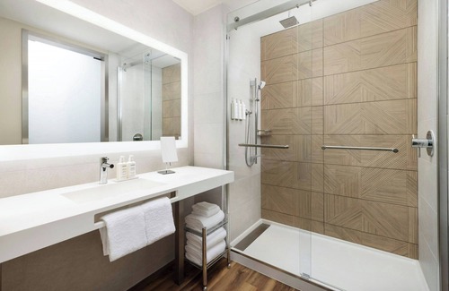 Downtown Honolulu Hotel | AC by Marriott Hotel Honolulu