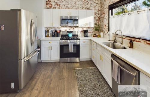 Albany House | AC! Family Space-Retro Home in Historic Albany