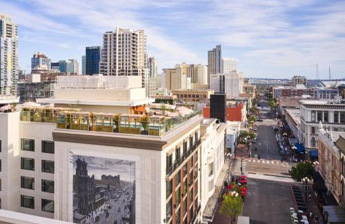 Gaslamp Quarter Hotel | AC Hotel by Marriott San Diego Downtown Gaslamp Quarter