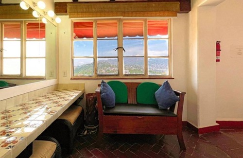 Las Playas House | Acapulco Ocean view 5 room 15 pp house. AC, pool .5 m beach Caleta.