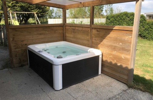 Soullans Cottage | Accessible Gîte with Pool, Spa & Fishing - Soullans Retreat