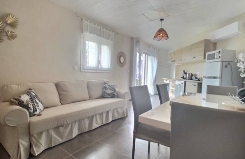 Le Cannet-des-Maures Apartment | Accommodation with swimming pool