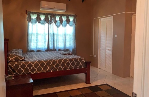 Brighton House | Accommodate up to eight guest - Hibiscus apartments