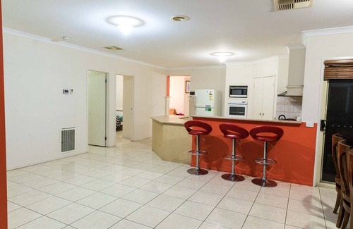 Craigieburn House | Accommodation in Melbourne