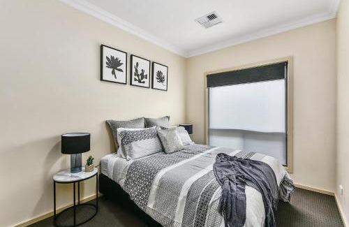Mount Gambier Apartment | Accommodation On Lansell 1 being Unit 1 of 6 Lansell Street
