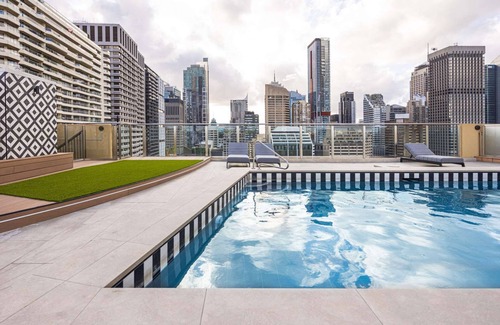 Darlinghurst Apartment | Accommodation Sydney | Hyde Park One-Bedroom Top Floor Apartment with City View