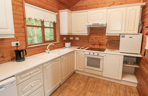 Llanybri Cottage | Acorn Lodge