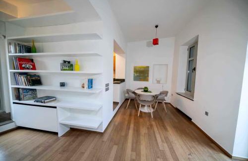 Plaka House | Acropolis Neoclassic Elegance