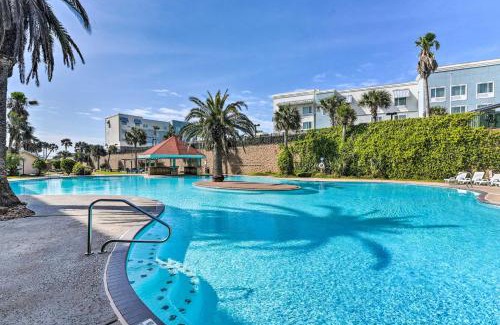 Galveston Apartment | Across From Beach Resort-Style Galveston Condo