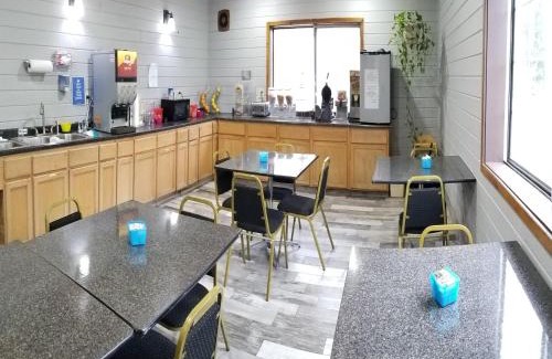 Adams Hotel | Adams Inn and Suites