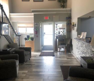 Adams Hotel | Adams Inn and Suites