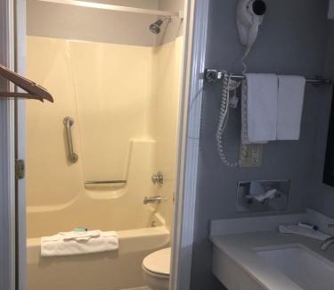 Adams Hotel | Adams Inn and Suites