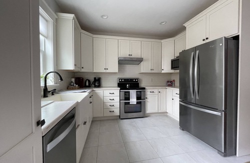 Storm Lake House | Ada’s Guesthouse- historic home close to lake, shopping, parks, trails, BVU