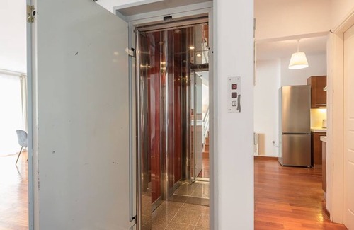 Elliniko Villa | Adelos III Bloom Villa – 5BR 360m² - Sauna - Rooftop