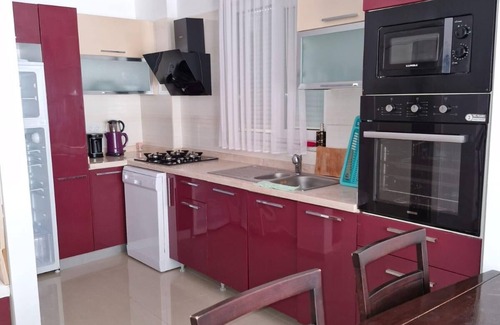 Karaoz Villa | Aden's Villas J3