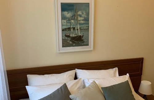 District No. 78 Bed & Breakfast | Admiral