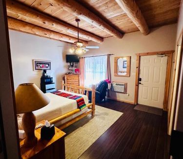 Artesia Hotel | Adobe Rose Boutique Inn