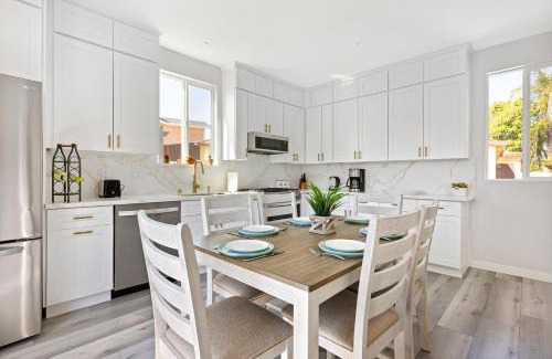 Valley Glen House | Adorable 3 bedroom with Jacuzzi & more