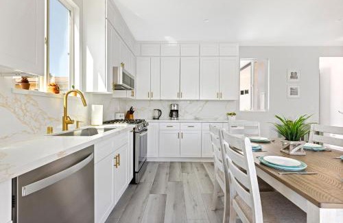 Valley Glen House | Adorable 3 bedroom with Jacuzzi & more