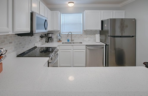 Duval Cottage | Adorable Cottage, fully furnished & free internet, golf cart, newly renovated