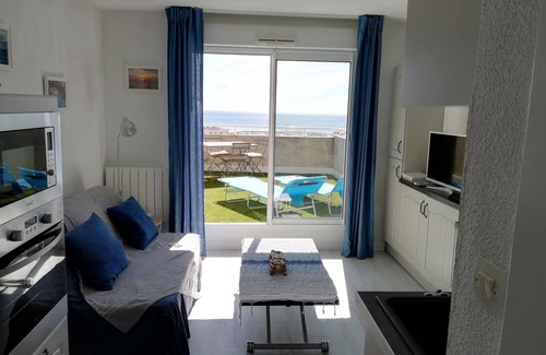 Sausset-les-Pins Apartment | Adorable studio . between sky and sea .