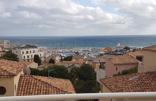 Sausset-les-Pins Apartment | Adorable studio . between sky and sea .