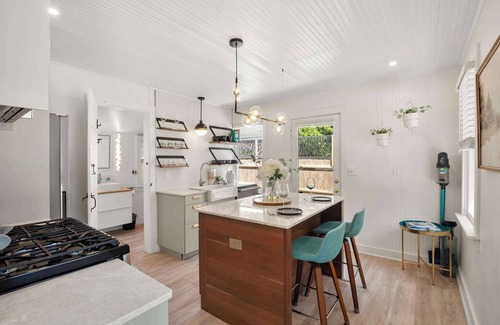 Yarmouth Port House | Adorable Updated Cottage, Walk to Water!