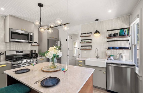 Yarmouth Port House | Adorable Updated Cottage, Walk to Water!