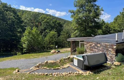 Stanley House | Adults Only - Secluded Mountainside Dome Retreat