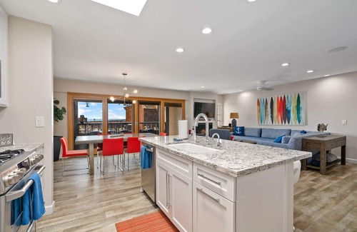 Del Mar Heights Condo | Adventure the ocean view trails of Torrey Pines and take advantage of the pool and spa!- Ocean Mist