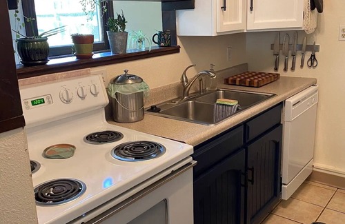 Lafayette Cottage | Adventurer's Paradise 🏔 ⛷ Close to Boulder/Denver