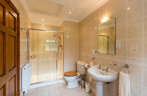 Eglwyswrw Bed & Breakfast | Ael Y Bryn Bed and Breakfast