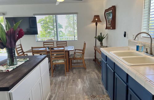 Kona Palisades House | Afforable & quaint upstairs 2Bedroom 1Bath apartment with lanai and Ocean views